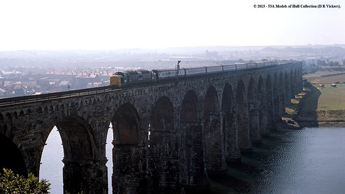 train diesel railway britishrail berwickupontweed gordonhighlander passengertrain deltic class55 royalborderbridge 55016