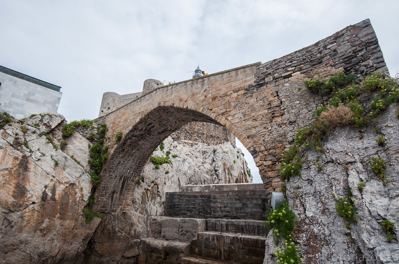 El puente medieval y la ermita de Santa Ana de Castro Urdiales