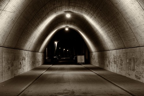 graffiti nacht availablelight tunnel nachtaufnahme schwarzweis project365 strase ausenaufnahme everyday2013