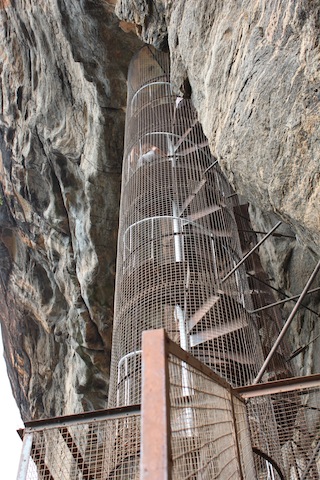 IMG_6655-Sigiriya-staircase