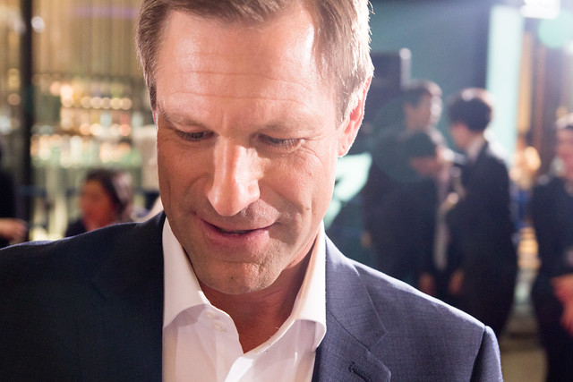 Photo：Sully Japan Premiere Red Carpet: Aaron Eckhart By Dick Thomas Johnson