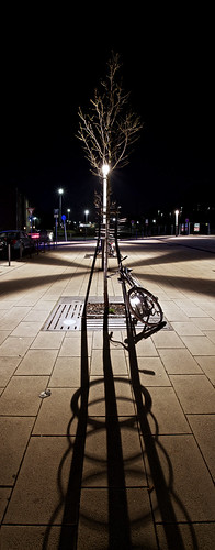 shadow tree station bike night deutschland nightshot nacht outdoor bahnhof nrw lantern laterne schatten baum fahrrad nachtaufnahme moers project365 ausenaufnahme everyday2013