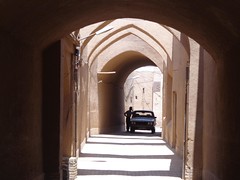 Ruela dentro da cidade antiga de Yazd