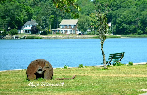 house lake green bench landscape rust banco rusty lakehouse