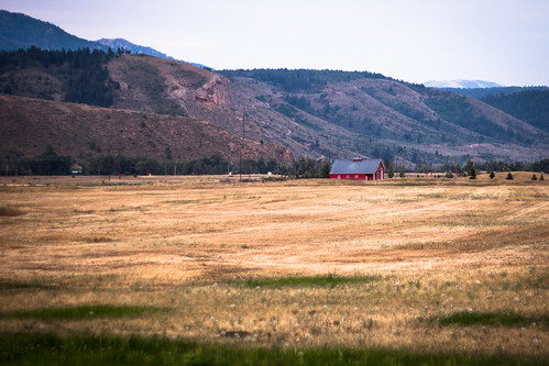 red vacation field barn idaho 2012 swannvalley