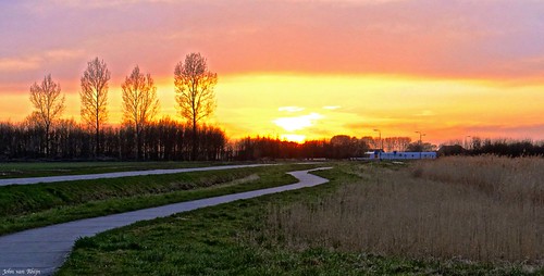 road sunset zonsondergang path pad weg zuidholland zuidbeijerland hoekschewaard korendijk pathscaminhos cloudsstormssunsetssunrises sonydschx200v johnvanrhijn