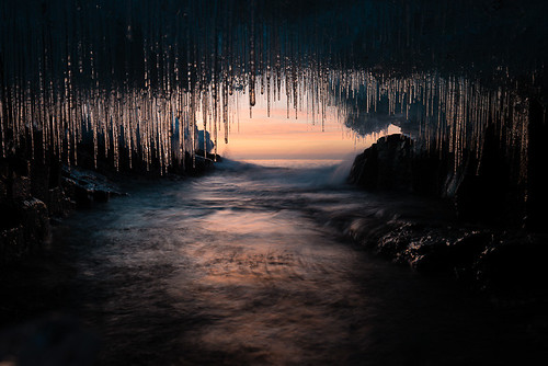 winter ice minnesota sunrise cave mn grandmarais lakesupeior artistspoint