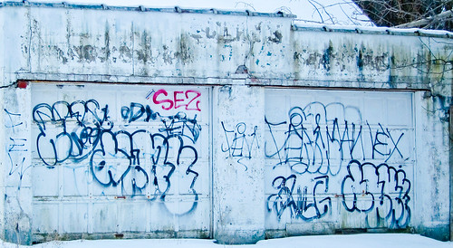 red building abandoned graffiti garagedoors hss sliderssunday canons95