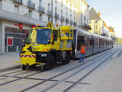 Ouverture de ligne Choiseul-Jean Monnet , tractage Mercedes Unimog sur APS - 17 avril 2013 (Ligne A - Tours et Joué-lès-Tours) 425