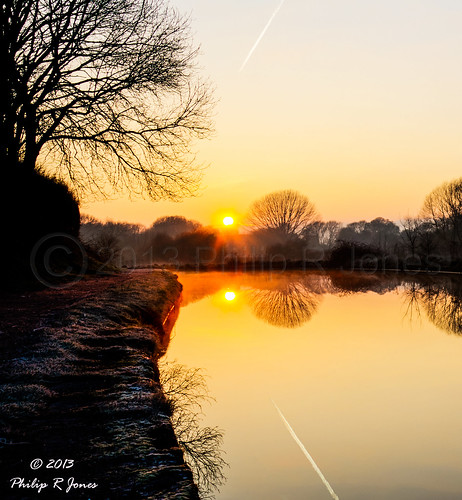 sunrise canal contrail cheshire path serenity hdr middlewich goldenlight trentandmersey shootingintothesun 3xp