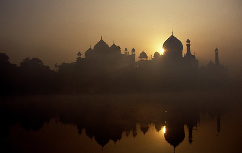 travel india silhouette sunrise reflections sunsets tajmahal agra unescoworldheritagesite mausoleum marble shahjahan mughal mughalarchitecture