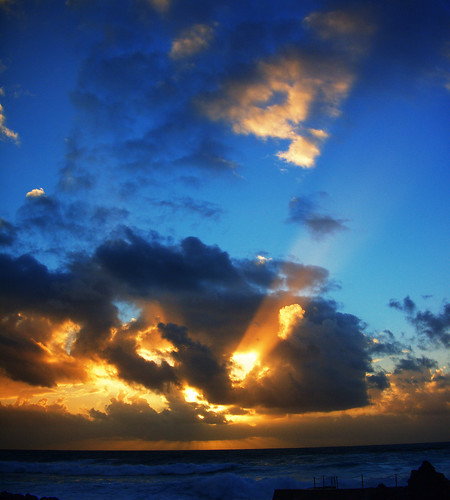 ocean sunset sky clouds atardecer lumix spain waves atlantic panasonic tenerife pancake 20mm sunrays olas canaryislands islascanarias gf1 puntadelhidalgo