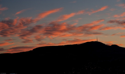 red newzealand sky clouds contrast sunrise rojo silhouettes céu hills vermelho cielo nubes contraste nuvens antena lightshadow antenna novazelândia nascerdosol nuevazelanda colinas silhuetas luzsombra 2013