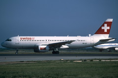 Swiss A320-214 HB-IJS BCN 06/08/2002