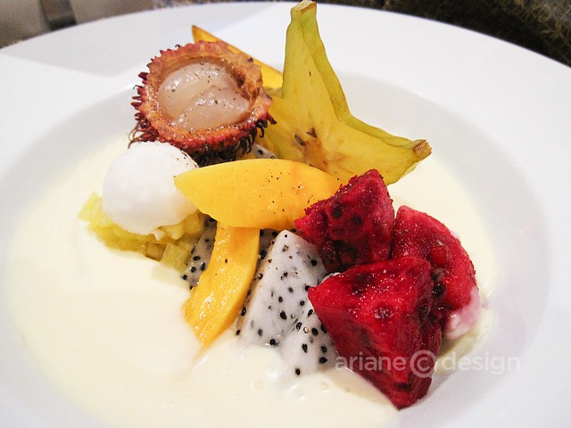 River Rock Resort: Fruits and coconut jelly nage