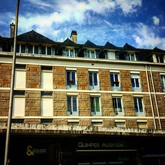 Condominio bretone #quimper #bretagne #bretagna #brittany #igersbretagne #france #francia #igersfrance #sky #clouds #city #architecture #urbanphotography #urban #construction