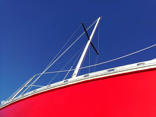 red blue boat sail sailing sailor yacht 30 feet colours colour fresh painted painting flashy huawei