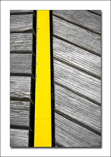 wood abstract art texture yellow metal bench kunst grafik gelb holz metall sitzbank graficwork ennodernov