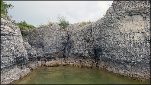limestone limestonecliffs steeprock manitoba lakemanitoba canada
