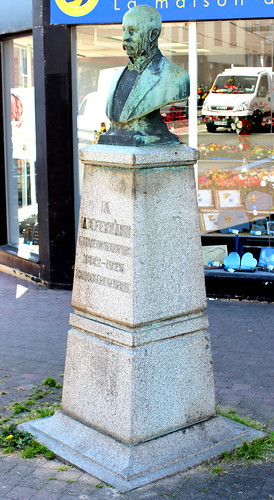 statue buste normandie eure plaineduneubourg leneubourg arthurbenoniferrand maire