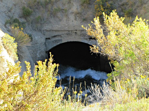 water rural canal colorado hills clay highdesert adobes tunnels irrigation montrosecolorado southcanal