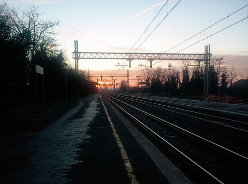 sky sun train sunrise alba rail railway railwaystation trainstation desenzano