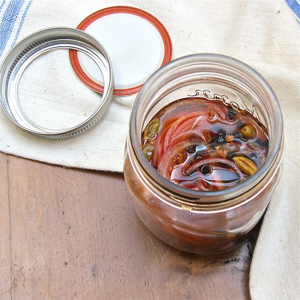 Pickled Onions with Loose Tea - 600