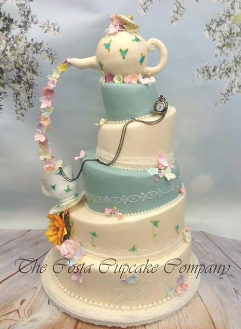 Cake by Tracey-ann Edwards of The Costa CupCake Company