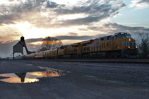 sunset illinois trains dekalb coalchute unionpacificbusinesstrain