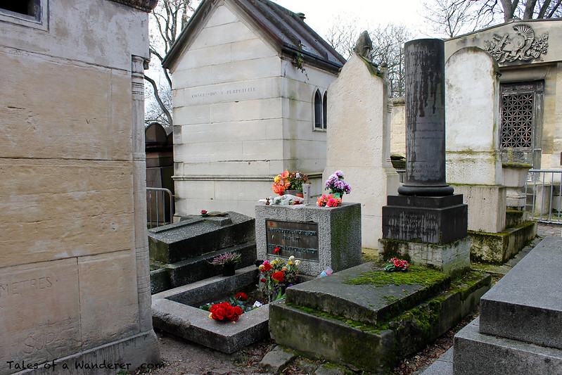 PARIS - Cimetière du Père-Lachaise - Tombe de Jim Morrison