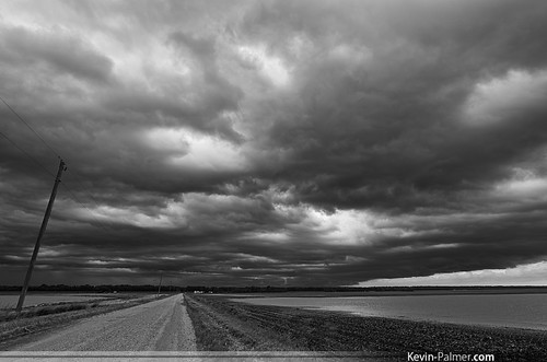 blackandwhite lake storm water field rain clouds dark illinois spring flood farm central thunderstorm lightning gravelroad manito samyang tazewellcounty pentaxk5 bower14mmf28