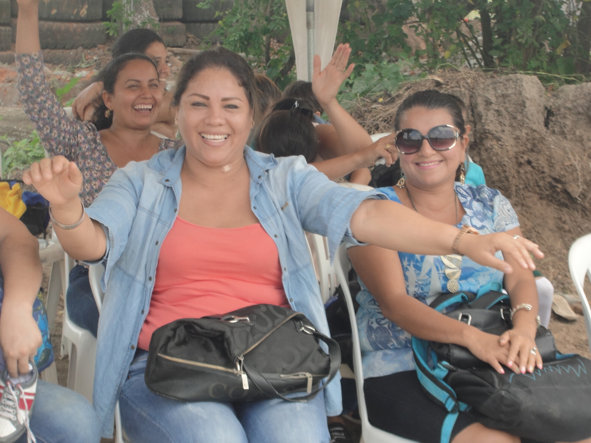Margarita Pazmiño, junto a madres de familia del cantón Tosagua
