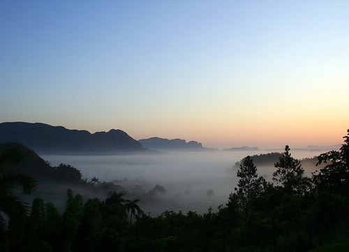 mist sunrise landscape dawn cuba canon350d vinales landschaft landschap mojotes janneman2007