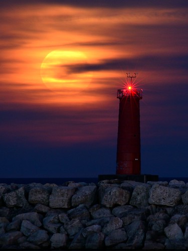 moon lighthouse nikon fullmoon moonrise sheboygan d600 devilducmike llmswisheboygan