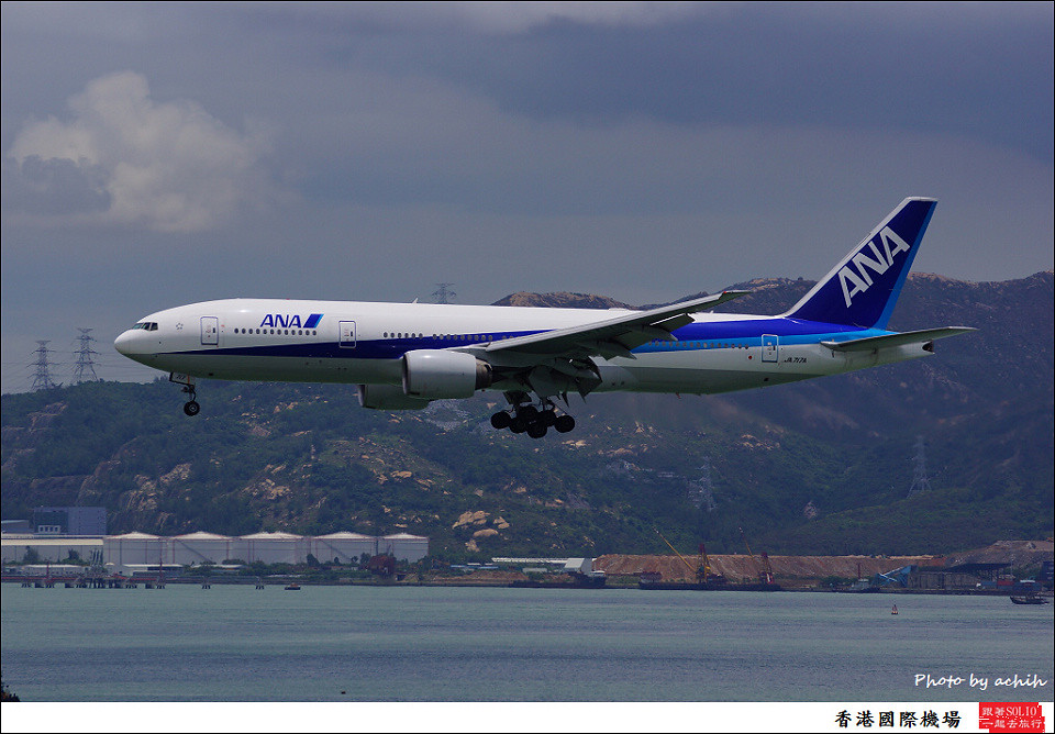 All Nippon Airways - ANA / JA717A / Hong Kong International Airport