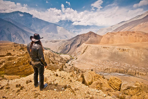 nepal hat leather trekking river cowboy snake scenic windy adventure mustang annapurnacircuit deserted kagbeni phototravel manang