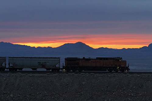railroad up silhouette train dawn nevada nv unionpacific beforesunrise graintrain clifside arnoldloop