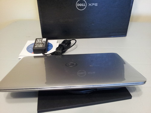 Here's the XPS 13 unboxed. It's really thin. #XPS13