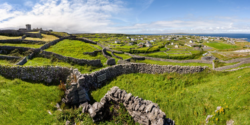 cottage house thatched ruin abandoned d810 nikkor nikon aran arann island islands inisheer inis oirr craggy father ted famous attraction galway strand fishing bay beach ocean sea landscape seascape monument landmark tourist tourism wild way tourists historic history visit ireland irish gareth wray photography strabane hd dry stone fox hdfox direct sun atlantic water vacation sunset burren outdoor grassland field grass pano panoramic castle 1424mm