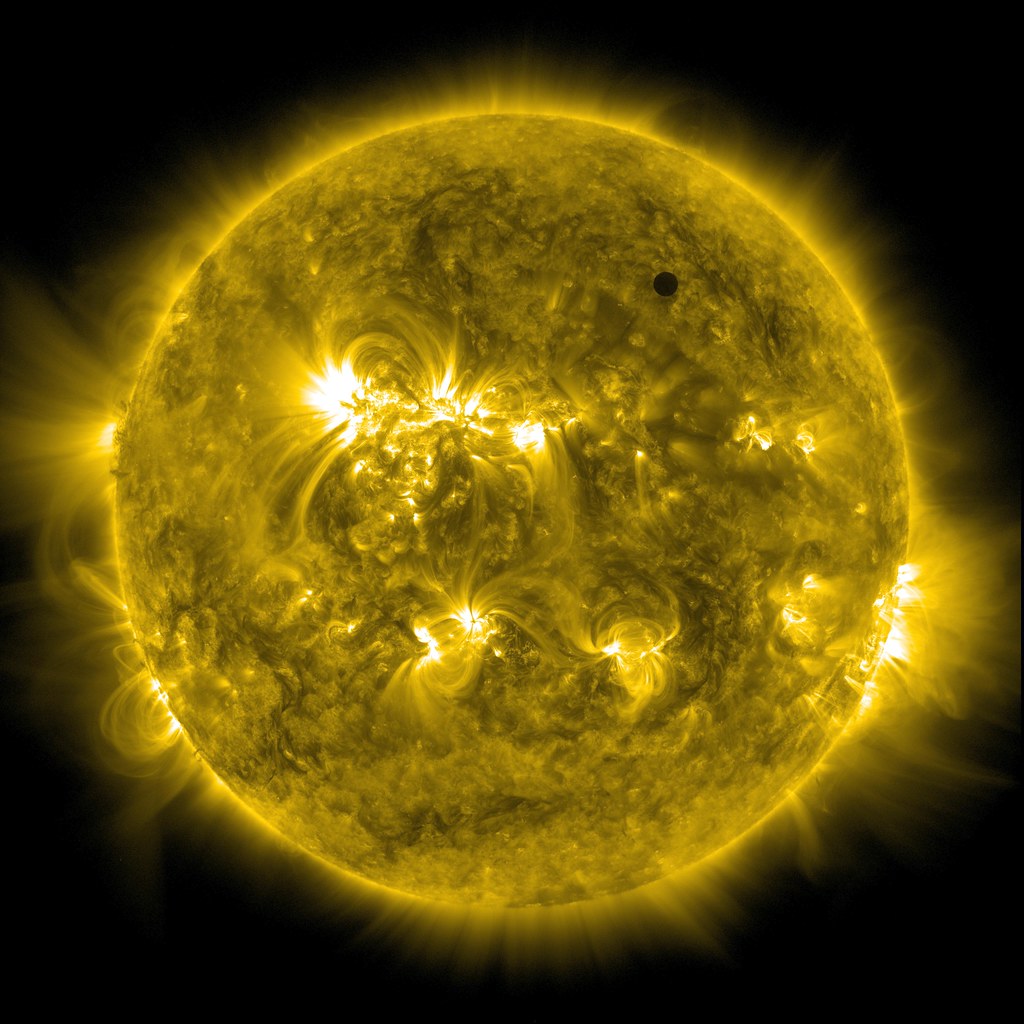 SDO's Ultra-high Definition View of 2012 Venus Transit - 171 Angstrom