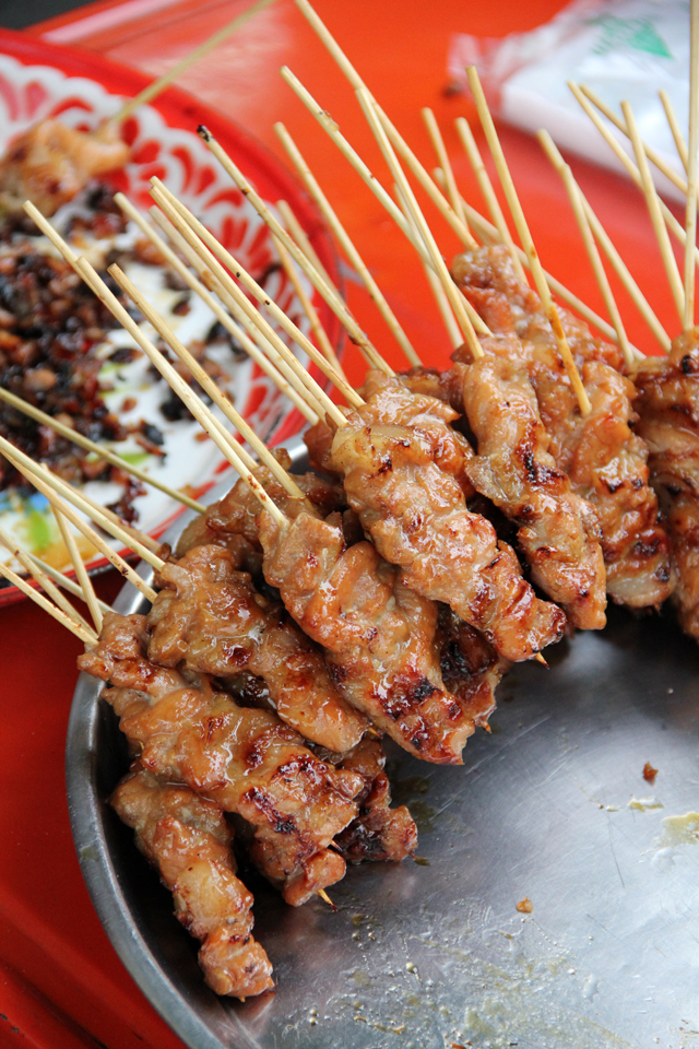 Khao Neow Moo Ping (Grilled Pork with Sticky Rice) ข้าวเหนียวหมูปิ้ง