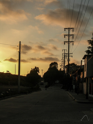 street sunset cloud méxico clouds postes atardecer calle post cables nubes tijuana posts paxdelgado cablelines