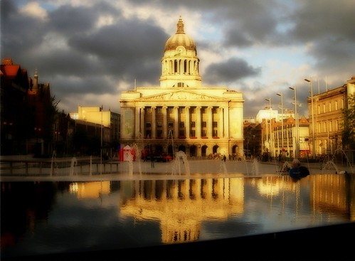 pentax optios nottingham gimp old market square founatins council house councilhouse oldmarketsquare marketsquare sunset skies golden hours summer water reflections reflect reflected reflects clouds sky city centre refurbished thomas cecil howitt little john littlejohn thomascecilhowitt orton blur