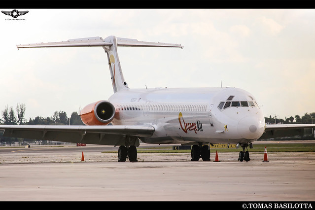 un MD Ex Argentino  el Ex LV-BEG en Opa Locka Volando para Orange Air  N926AV KOPF-OPF MD-83 Orange Air Ex Austral- Spanair