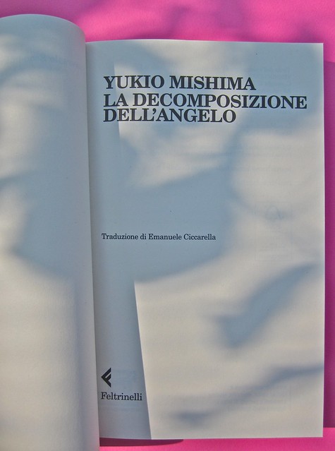 Yukio Mishima, La decomposizione dell'angelo. Feltrinelli 2012. Art director: Cristiano Guerri. In cop.: ©Araki. Frontespizio (part.), 1