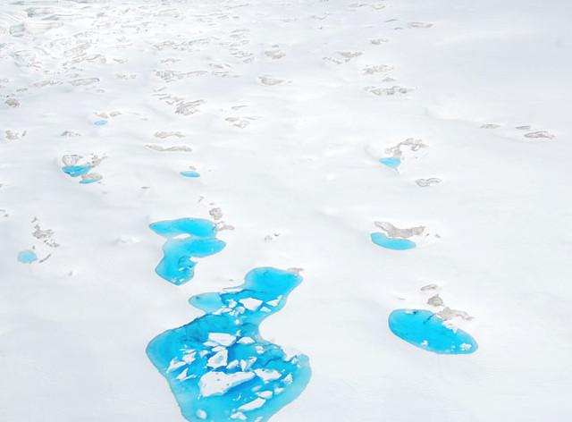 Aqua glacier lakes - flightseeing denali