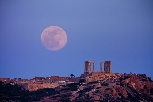 moon canon landscape temple published greece astronomy poseidon sounion perigee canon70200f28lisusm earthandspace canonef2xiiextender canoneos40d supermoon competition:astrophoto=2012