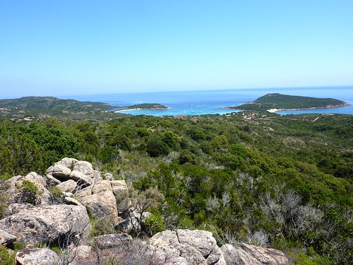 Descente du sentier de Rondinara : vue de la baie et de la presqu'île
