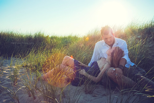 love beach grass ma engagement sand kiss kissing couple massachusetts newengland flare mass newburyport sunflare
