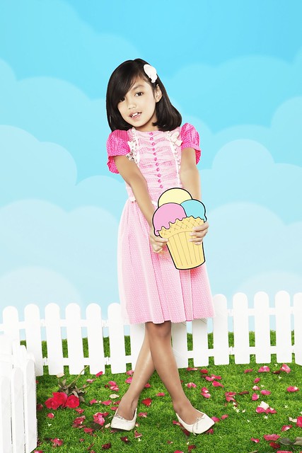 [Photo 9] – Cotton and tulle dress with button details